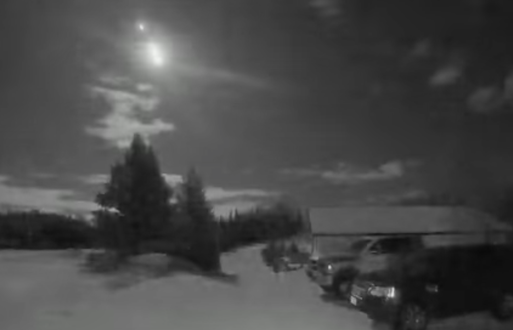 WATCH Meteor lights up Manitoba and Northwest Ontario CHVNRadio Southern Manitoba's hub for